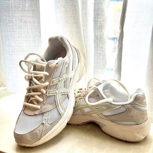 Lightly worn, brand new insoles. ASICS Gel-1130